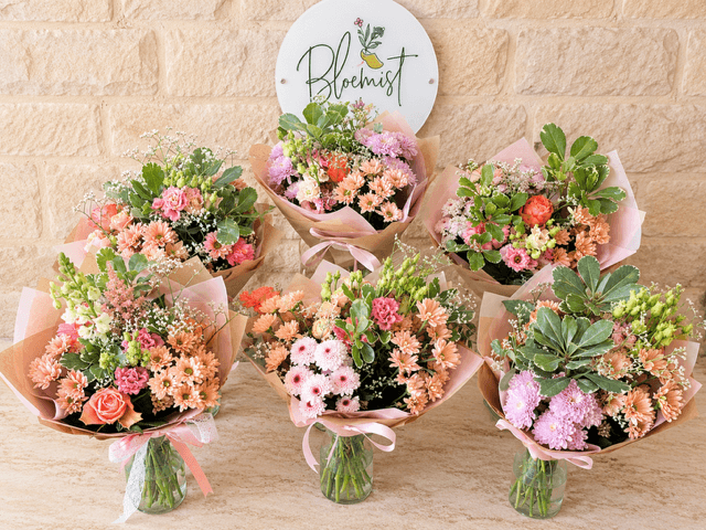 Pink and peach Bloemist Club bouquets with fresh seasonal foliage