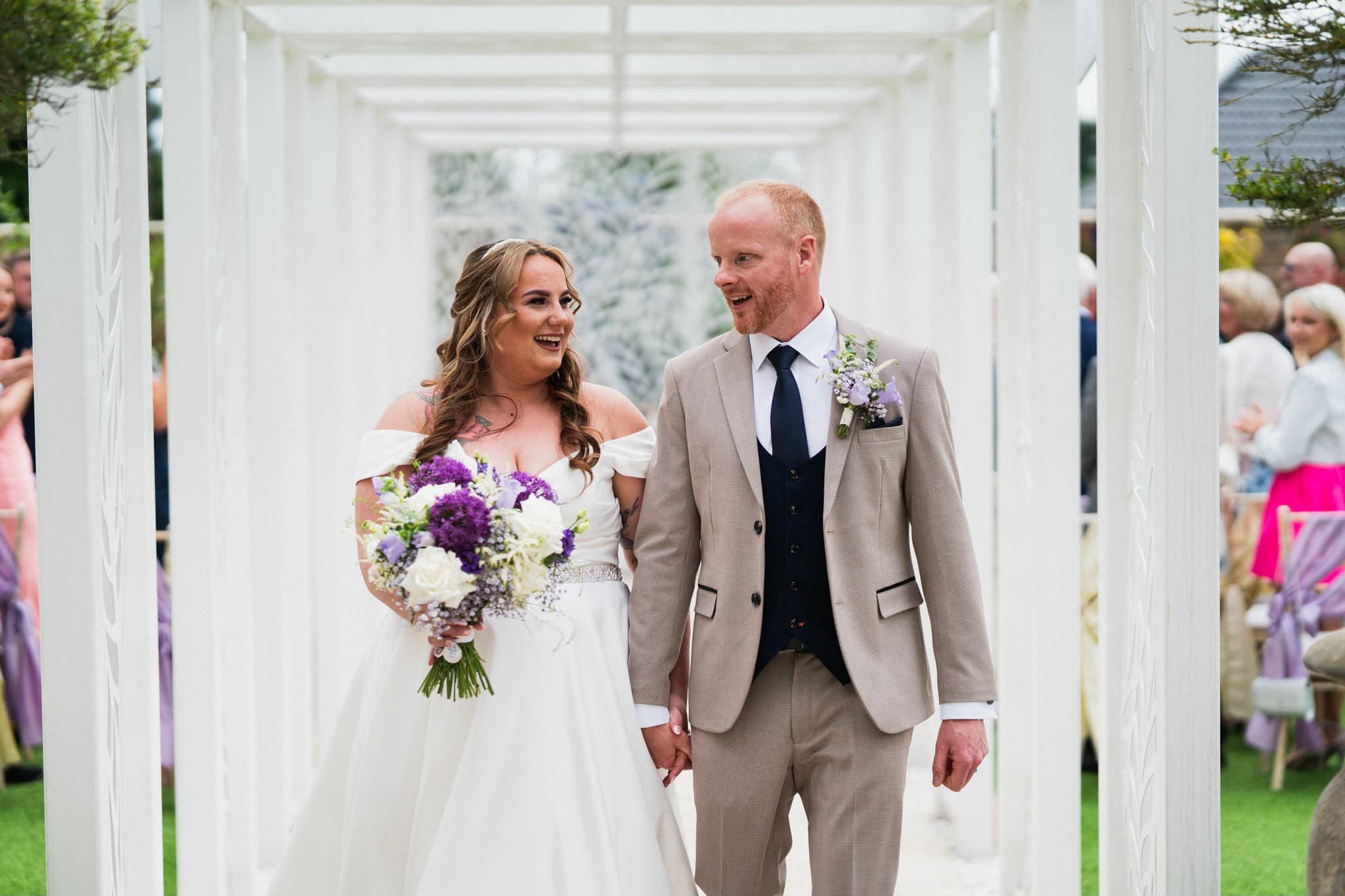 A couple with Bloemist lilac wedding flowers